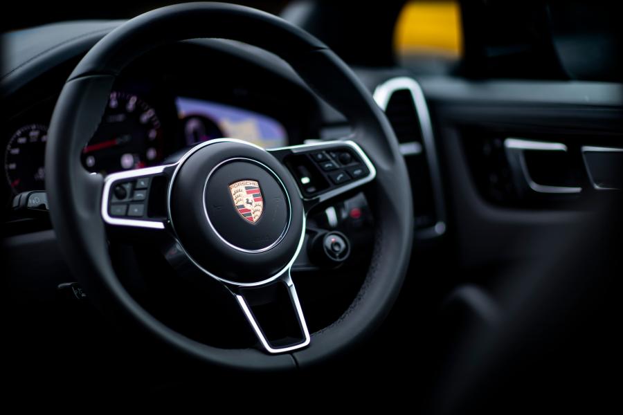 Интерьер Porsche Cayenne Coupe 2020 года  (JP) (фото 3 из 21)